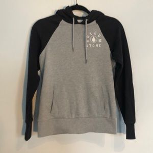 Volcom boys size 8 hoodie